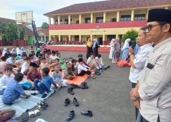 Tiga Hari Ikuti Sanlat, Siswa SDN Kedaung Akhiri Kegiatan dengan Santunan Yatim