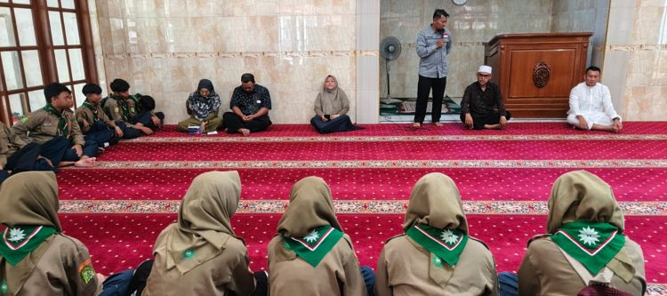 SMP Muhammadiyah 29 Berbagi Kebahagiaan dengan Santunan Anak Yatim, Guru Purna, dan Warga Sekitar