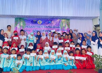Pesantren Ramadan SDN Depok 2 Ditutup dengan Santunan bagi 75 Yatim dan Dhuafa
