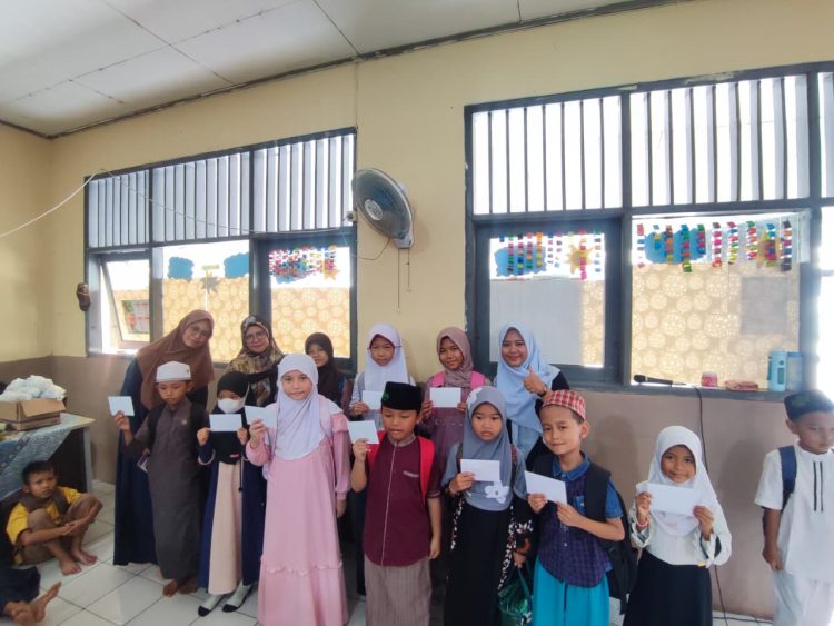Sanlat Ramadan SDN Bedahan 03 Ditutup dengan Santunan dan Buka Puasa Bersama