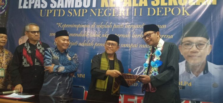 Kadisdik Depok Wahid Suryono Hadiri Sertijab Kepala SMPN 11 Depok
