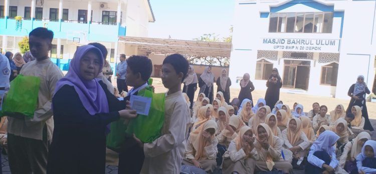 SMPN 20 Depok Salurkan Santunan kepada 170 Siswa Yatim dan Dhuafa