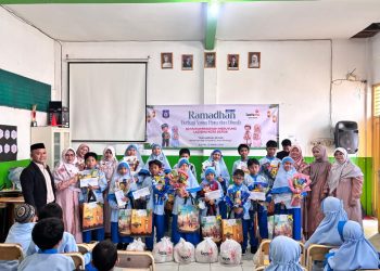 Pesantren Ramadan SD Muhammadiyah Meruyung Semarak, Siswa Berbagi Hampers, Takjil, dan Santunan