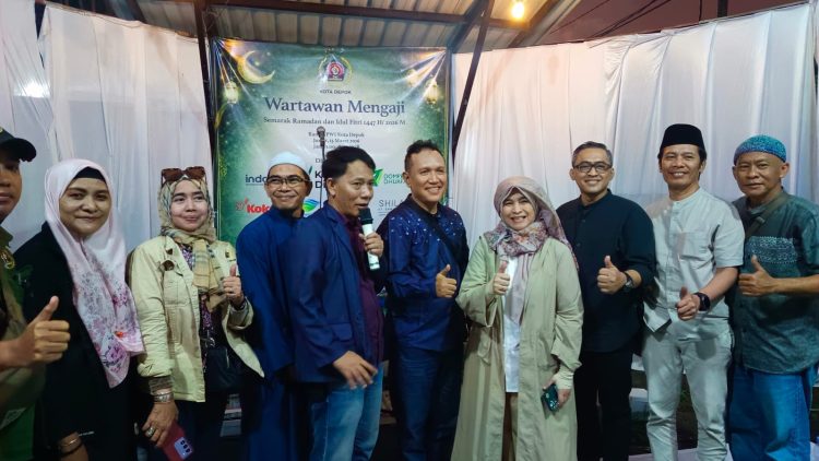 Begini Reaksi Neno Warisman Saat Lihat Wartawan PWI Depok Mengaji di Ramadan