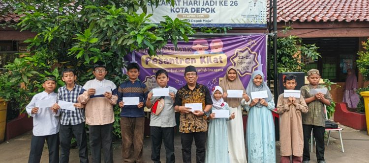 SDN RRI Cisalak Bagikan 300 Takjil dan Santunan untuk Siswa