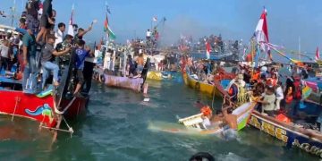 Meriah! Lomban Jepara 2026 Diserbu Warga, Kapal Perang Jadi Ikon, Jamaludin Malik Apresiasi