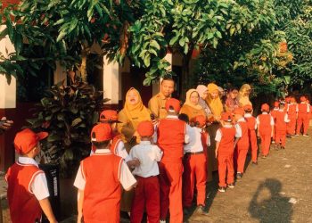 Halalbihalal Hari Pertama Sekolah, SDN Sawangan 02 Pererat Silaturahmi Siswa dan Guru