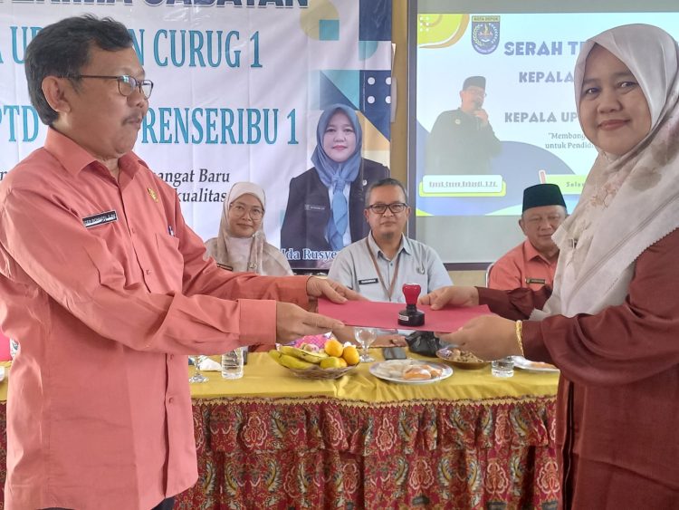 Sertijab Kepala SDN Curug 01, Cecep Rohaedi dan Ida Rosyeni Bertukar Tempat Tugas