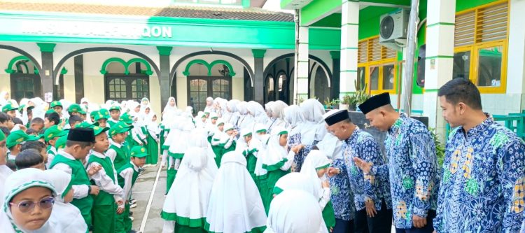Halal Bihalal, Kepala Sekolah Ajak Siswa SD Muhammadiyah Meruyung Tingkatkan Ketakwaan dan Prestasi