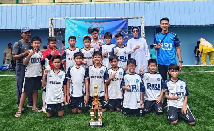 Tampil Solid hingga Partai Puncak, SDN RRI Cisalak Juara Mini Soccer Sukmajaya 2026