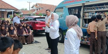 Datang Diam-Diam, Perpustakaan Keliling Ini Bikin Siswa di Purwakarta Ketagihan Membaca