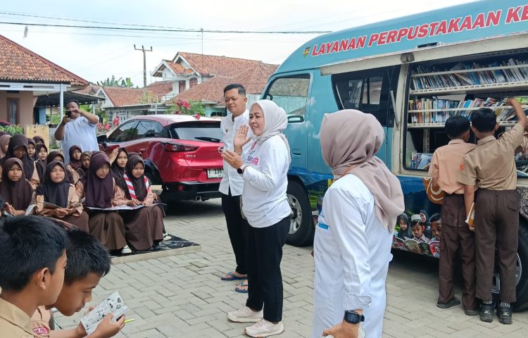 Datang Diam-Diam, Perpustakaan Keliling Ini Bikin Siswa di Purwakarta Ketagihan Membaca