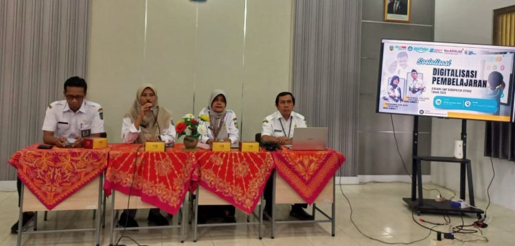 Akselerasi Digitalisasi, Ratusan Sekolah di Jepara Terima Panel Interaktif