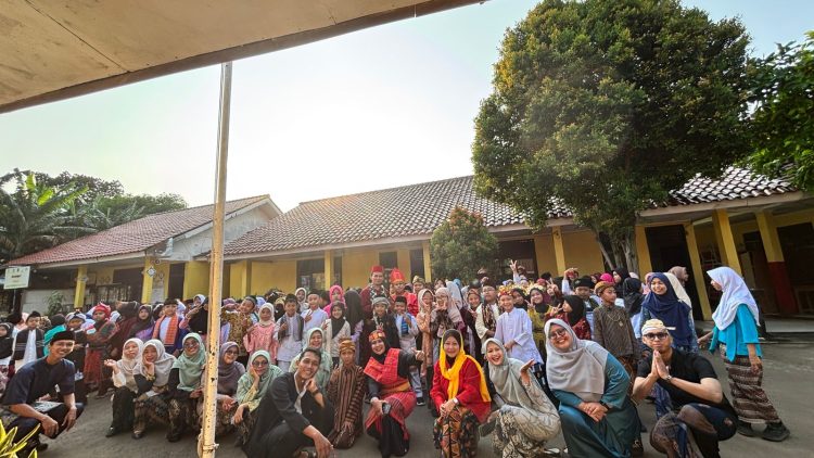 Pawai Kartini SDN Sawangan 07, Siswa Tampil dengan Kostum Adat dan Profesi