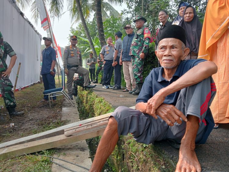 Abah Udi dan Riuh TMMD ke-128: Dari Kampung Sunyi Menuju Harapan Baru di Sukajadi