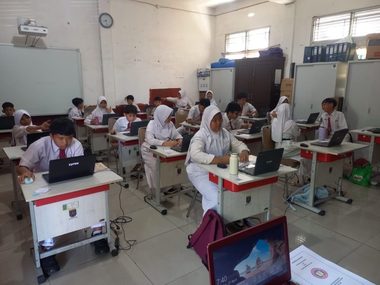 Keterbatasan Perangkat, SDN Bedahan 01 Siasati TKA dengan Tiga Sesi