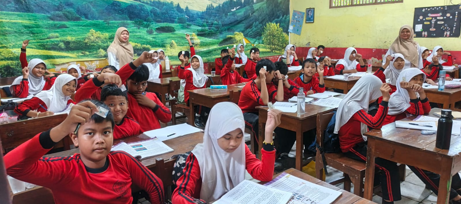 Pastikan Kesehatan Siswa, SDN Pitara 1 Lanjutkan CKG dengan Pemberian Obat Cacing
