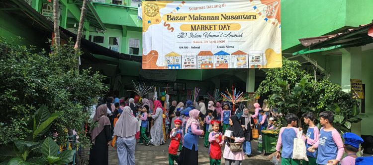 Market Day SD Islam Ummul Aminah, Siswa Belajar Wirausaha Lewat Bazar Kuliner Nusantara