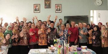 Tradisi Unik, Guru Purna Tugas di SMPN 5 Jepara Diantar Hingga ke Rumah