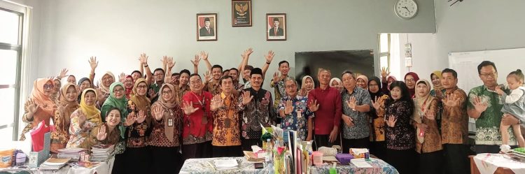 Tradisi Unik, Guru Purna Tugas di SMPN 5 Jepara Diantar Hingga ke Rumah