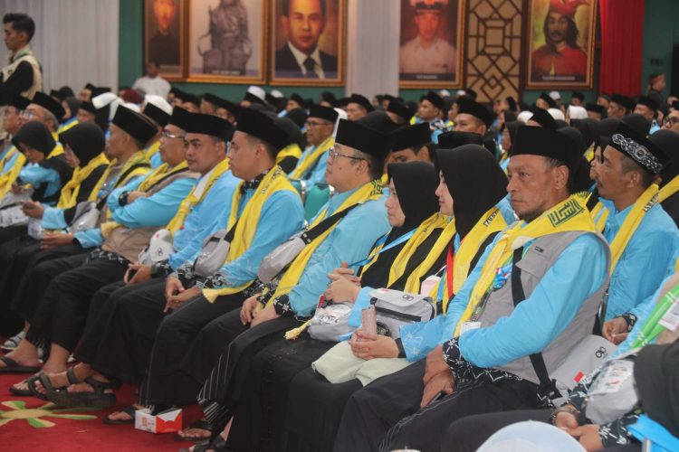 Pemberangkatan Perdana Haji Kabupaten Bogor: 445 Jemaah Kloter 3 Dilepas
