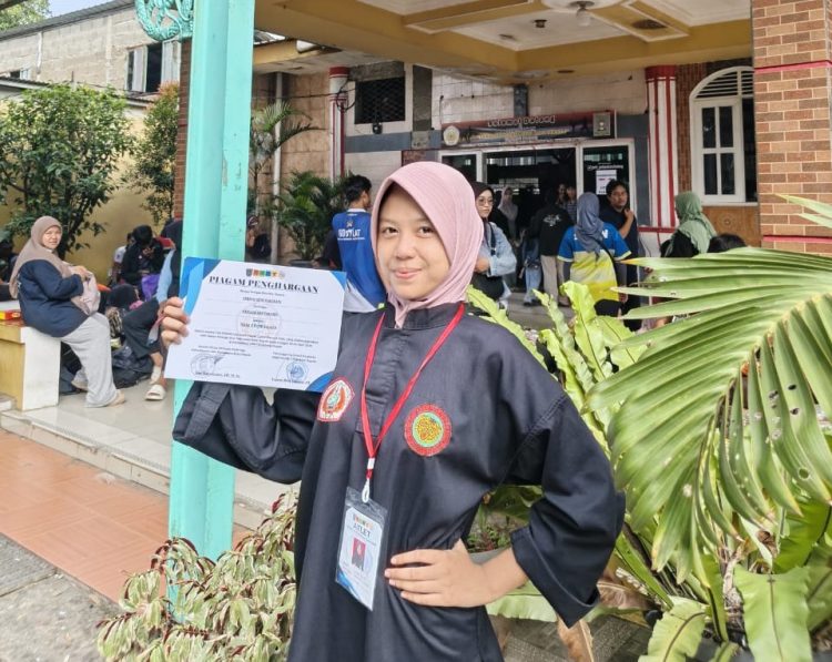 Tembus Final, Siswi SMK Assalamah Bawa Pulang Perak di Seleksi Pencak Silat POPWILDA Depok