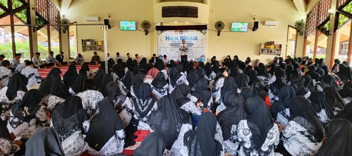 Hangat dan Penuh Kekeluargaan, Halal Bihalal PGRI Sukmajaya Pererat Solidaritas Guru