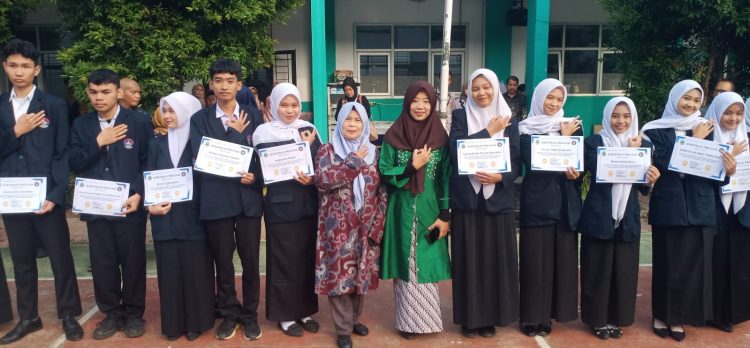 SMKN 3 Depok Lepas 493 Siswa Kelas XII Secara Sederhana