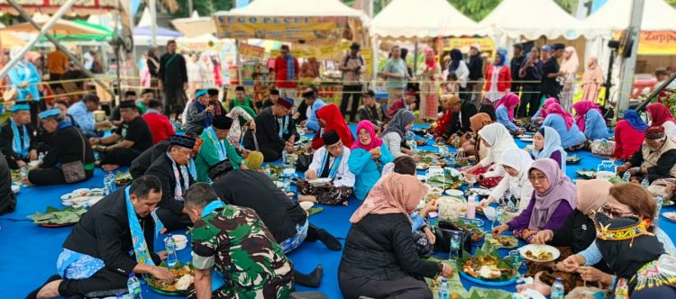 Peran Tukang Pangkeng Jaga Tradisi Kuliner di Lebaran Depok 2026
